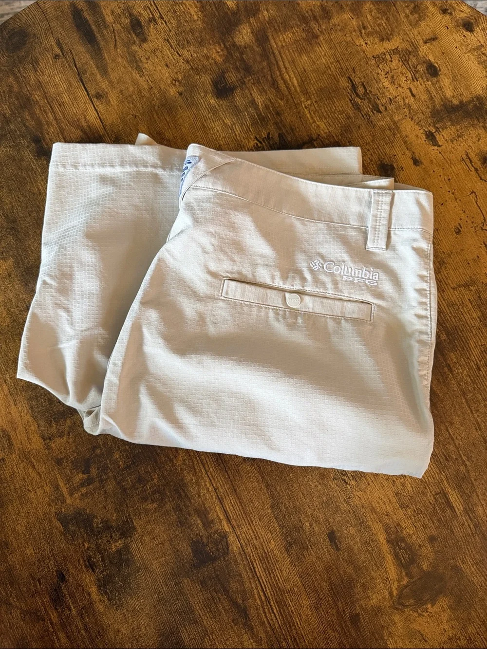Columbia Light Khaki Outdoor Shorts with Utility Details size 34